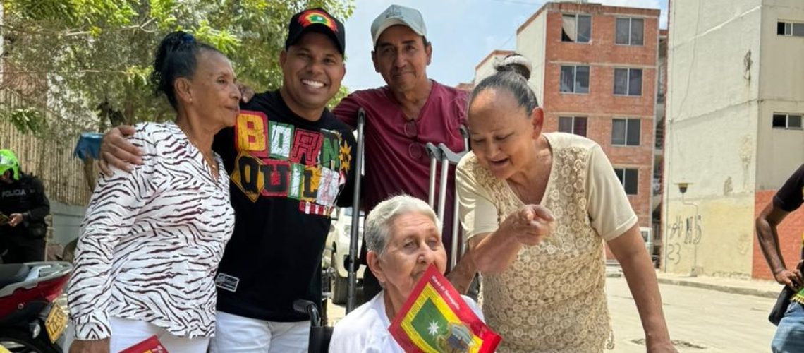 Concejal Alexis Castillo respalda acciones solidarias en Las Gardenias (8)