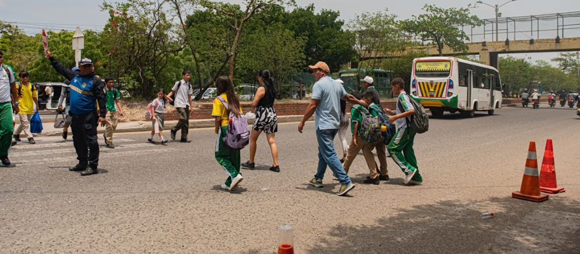 Controles Tránsito de Soledad sector puente peatonal del INEM