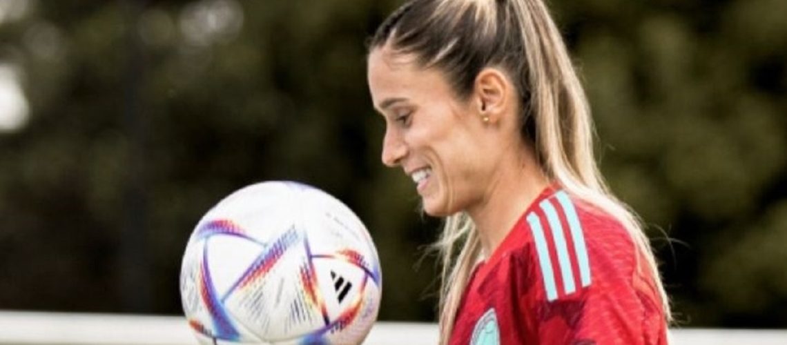 Daniela Montoya con la nueva indumentaria