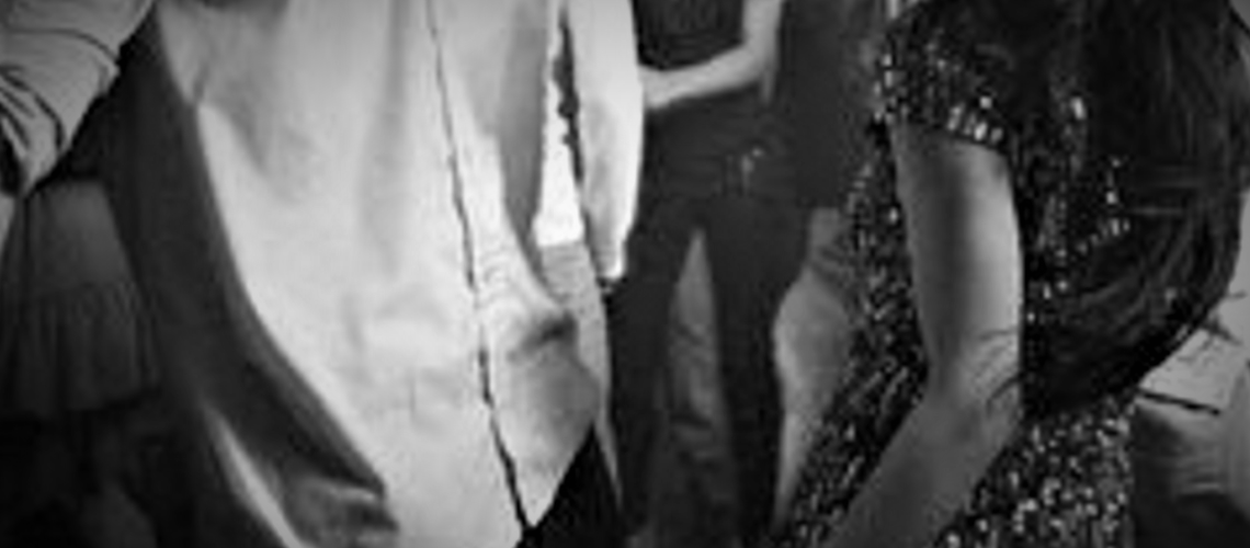 Destacada hombre saca a mujer de discoteca