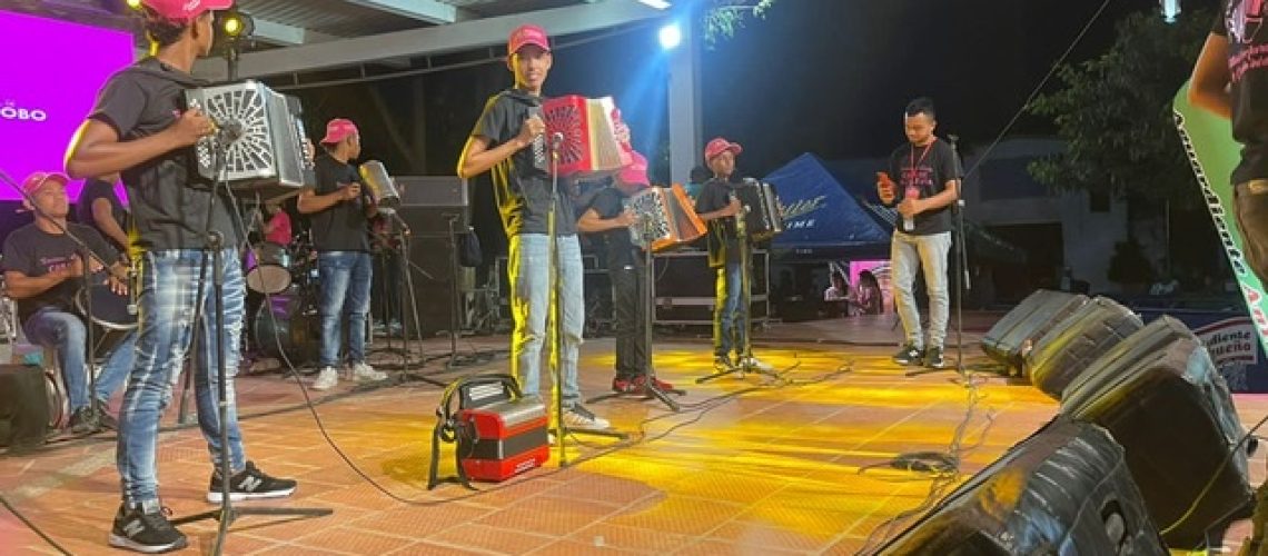 EA284249-B0A6-4C50-8A35-B6BE41E7DB34