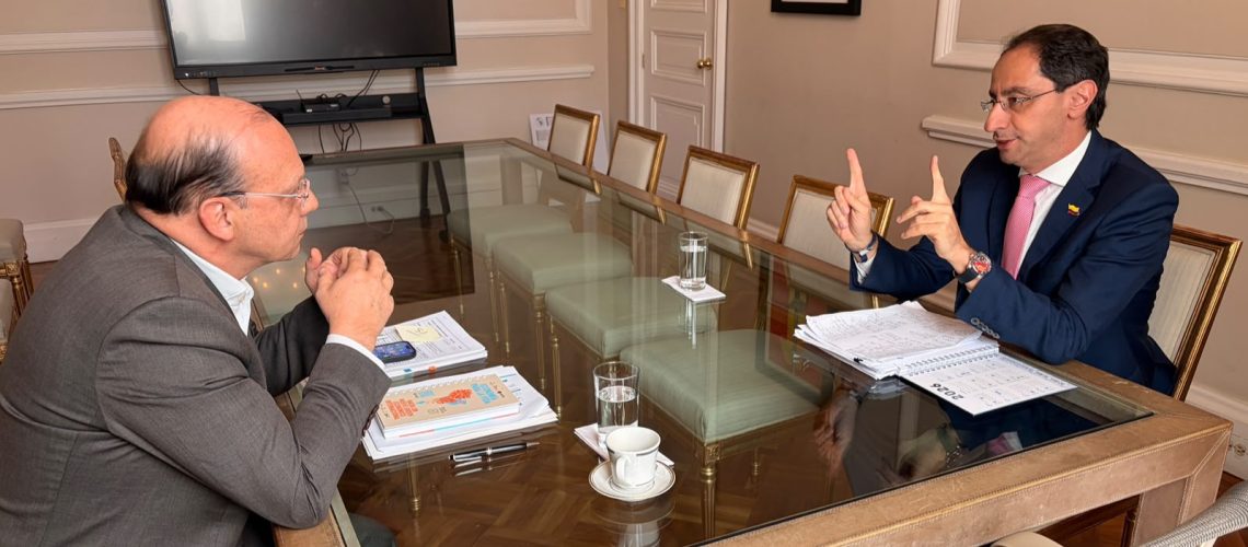 Empalme Gobierno Petro y De la Espriella