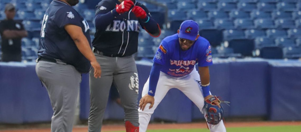En-Barranquilla-continuaron-los-Leones-devorando-Caimanes