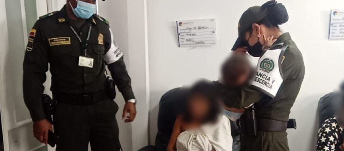 Encuentran a bebé dentro de caja en Cartagena