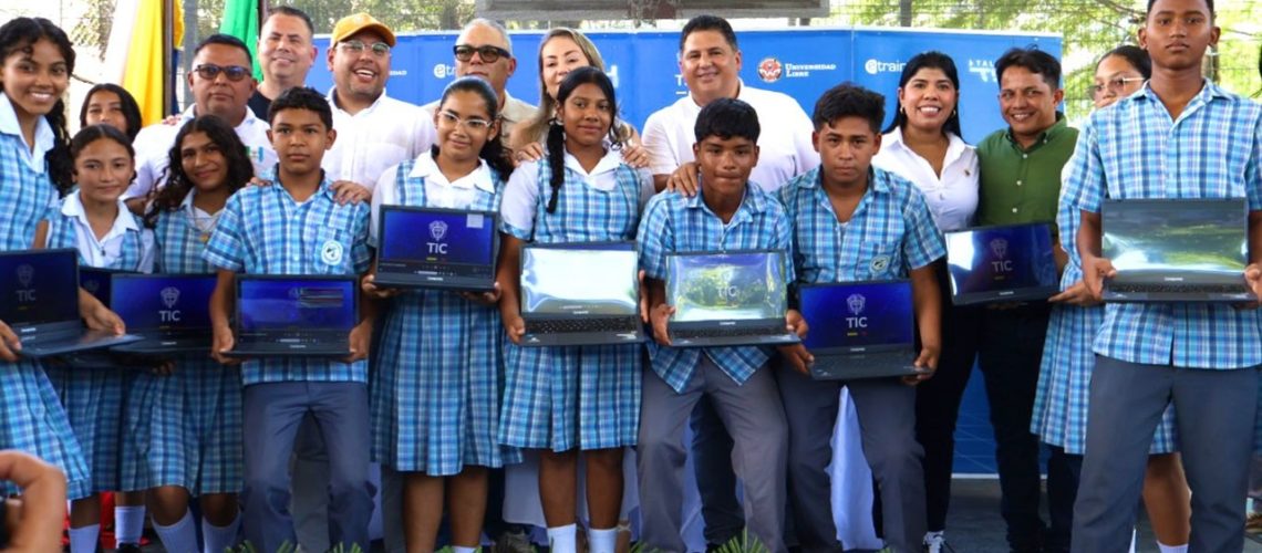 Entrega computadores Baranoa