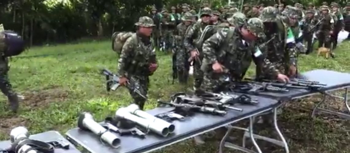 Entrega de armas y desmovilización de 100 guerrilleros de la Coordinadora Nacional Ejército Bolivariano