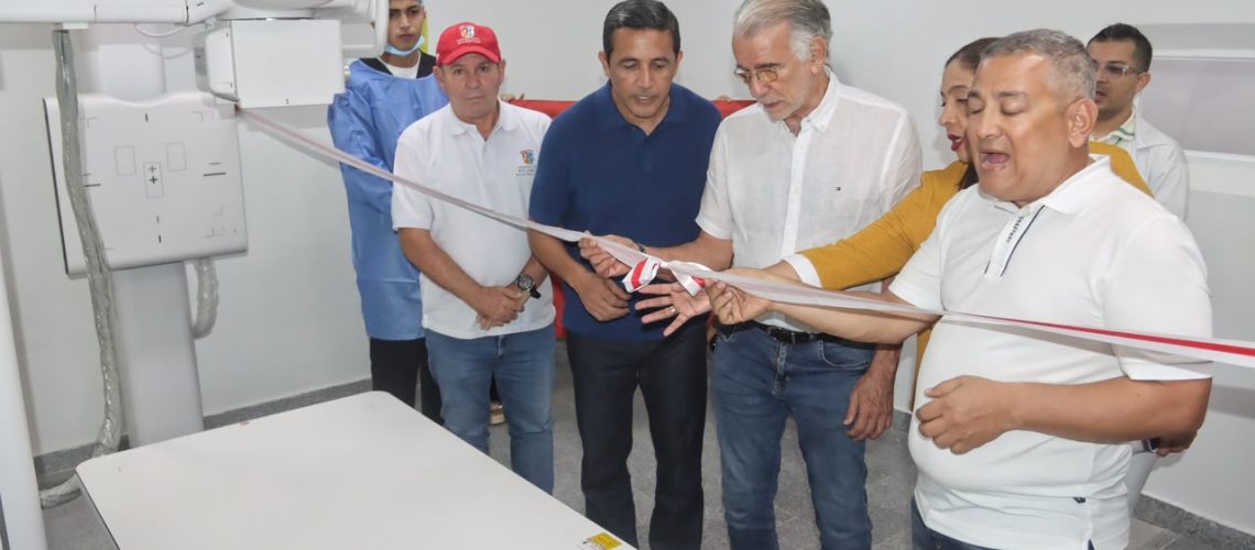 Entrega de equipos biomédicos al hospital de Luruaco por la Gobernación del Atlántico (1)