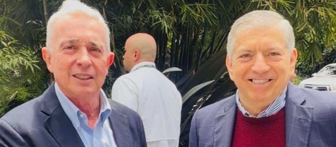 Expresidentes Álvaro Uribe y César Gaviria