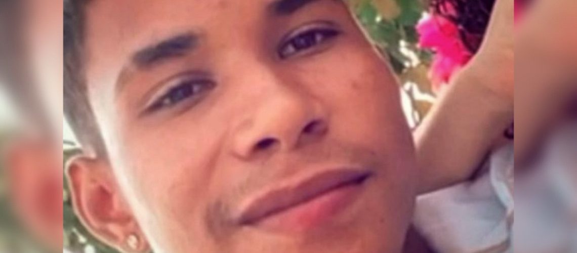 FEC161A3-3671-469E-B85F-C508344F1FDB