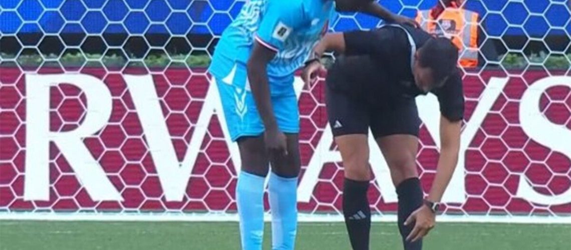 Facundo_Tello_se_lesiono_y_dejo_el_partido_entre_Congo_y_Jamaica_en_pleno_alargue_inline_1_1c29f1402a