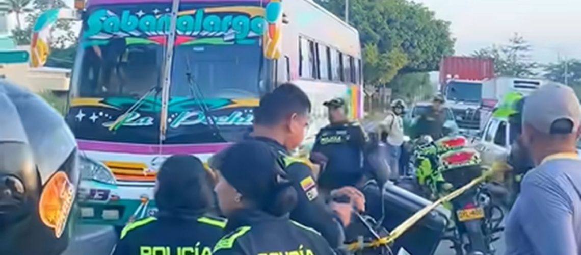 Fatal accidente bus y motociclista en Galapa