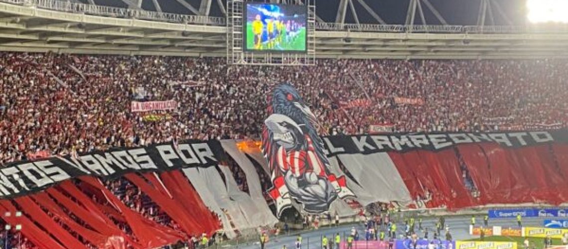 Fiesta en las gradas de Junior