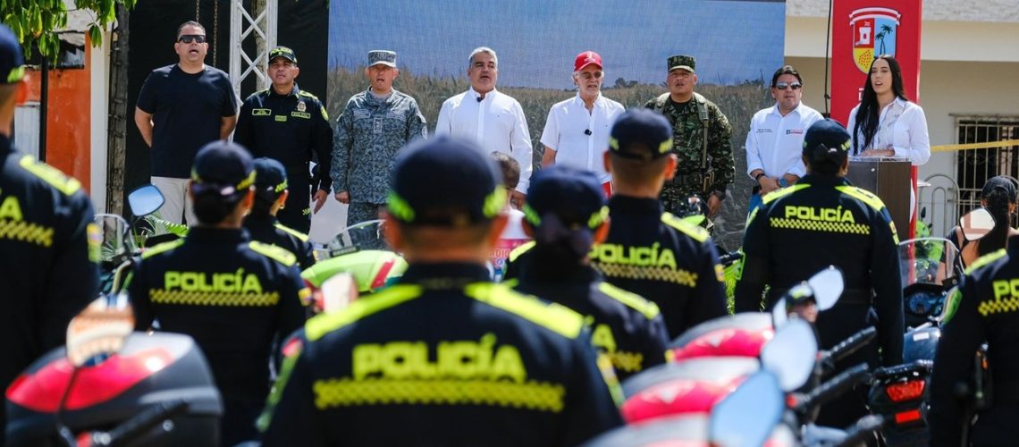 Gobernador Verano comenzó entrega de 110 motocicletas (3)