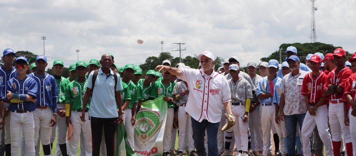 Gobernador tira la bola