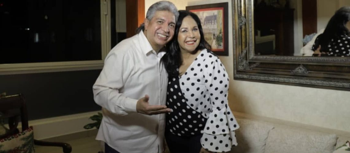 Henry Cervantes y adalgisa Pantaleón