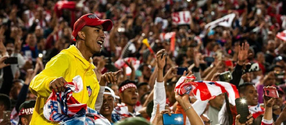 Hinchas de Junior de Barranquilla en el campín de bogotá