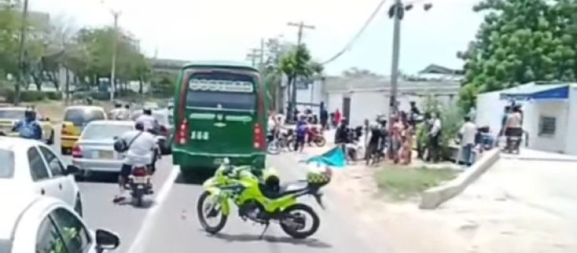 Hombre arrollado por bus Circunvalar Las Granjas