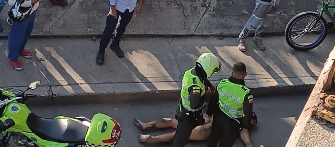 Hombre se lanzó puente Simón Bolívar (2)