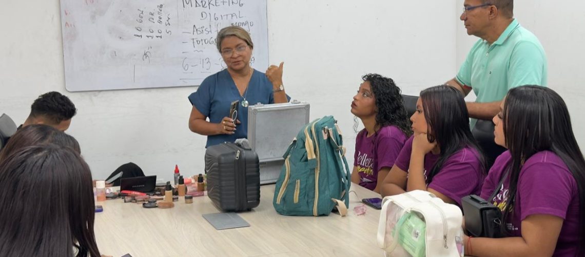 Capacitación en maquillaje mujeres Soledad