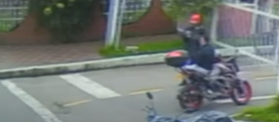 Motociclista que transportó al sicario de Miguel Uribe