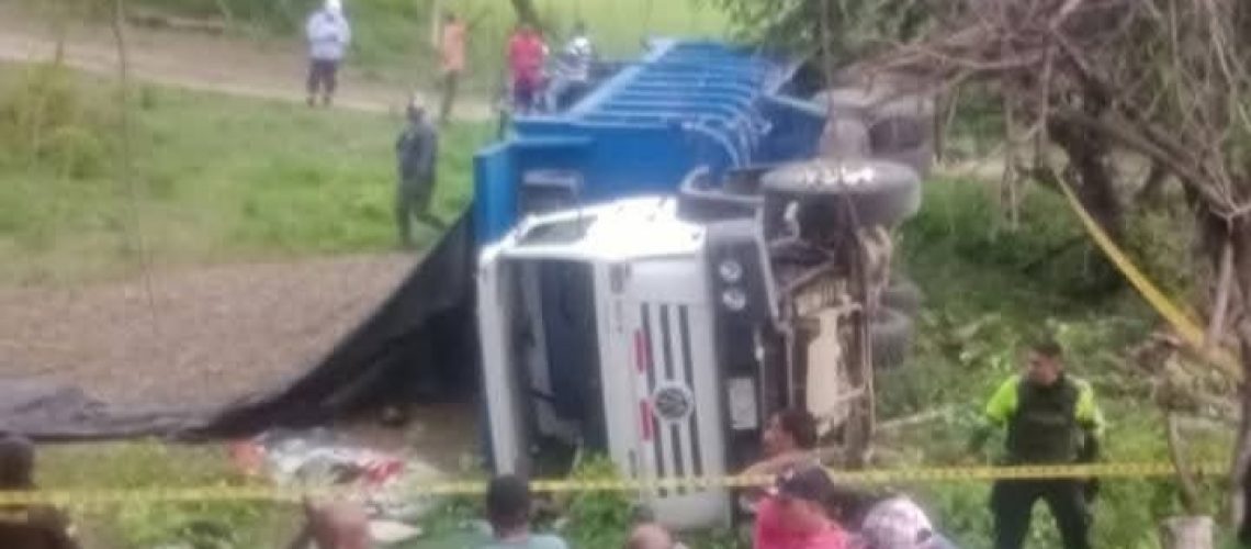 Accidente volqueta puente de Calamar