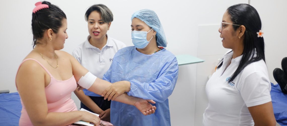 Colocación de implantes a mujeres migrantes en Soledad