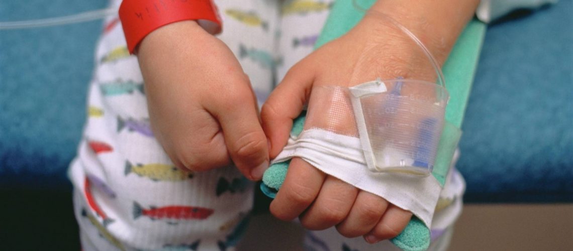 Niño menor hospitalizado