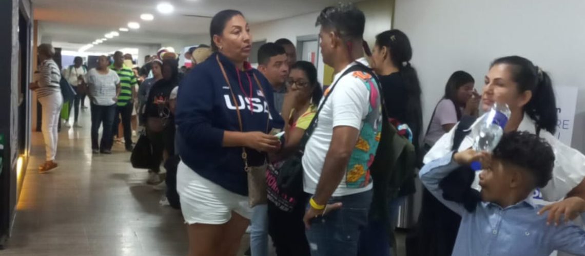 Pasajeros niegan abordar avión Ernesto Cortissoz