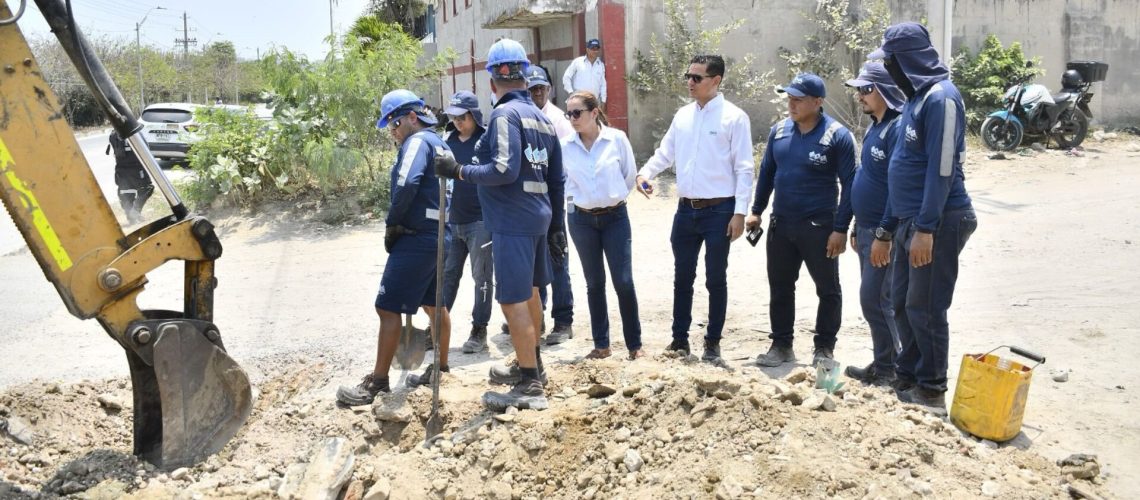 Conexiones ilegales de agua empresas Juan Mina