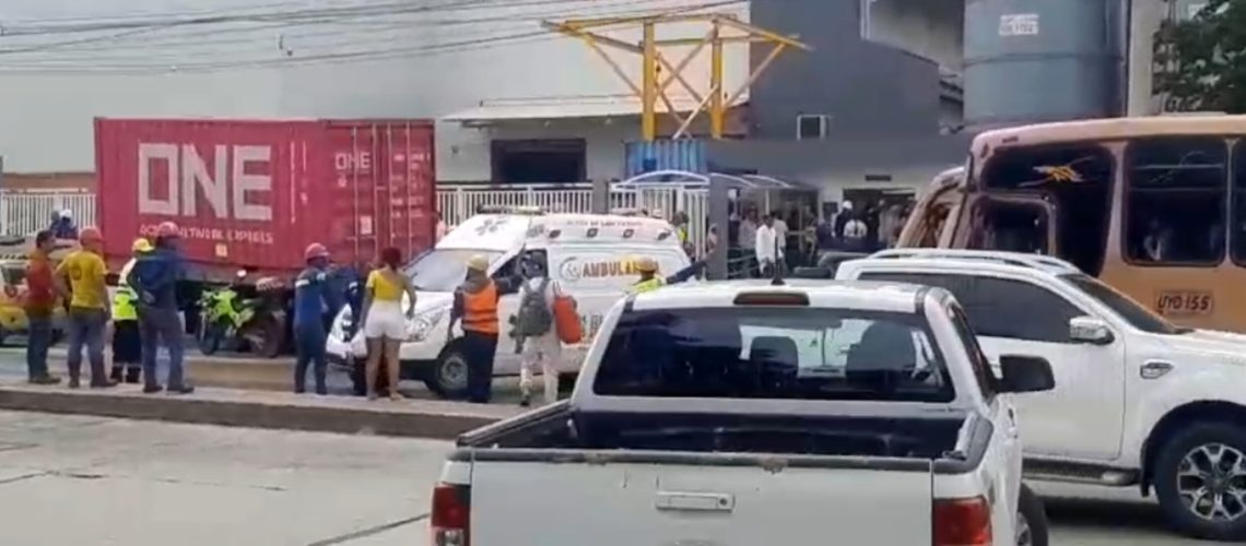 Emergencia por explosión en empresa Naturmega vía 40