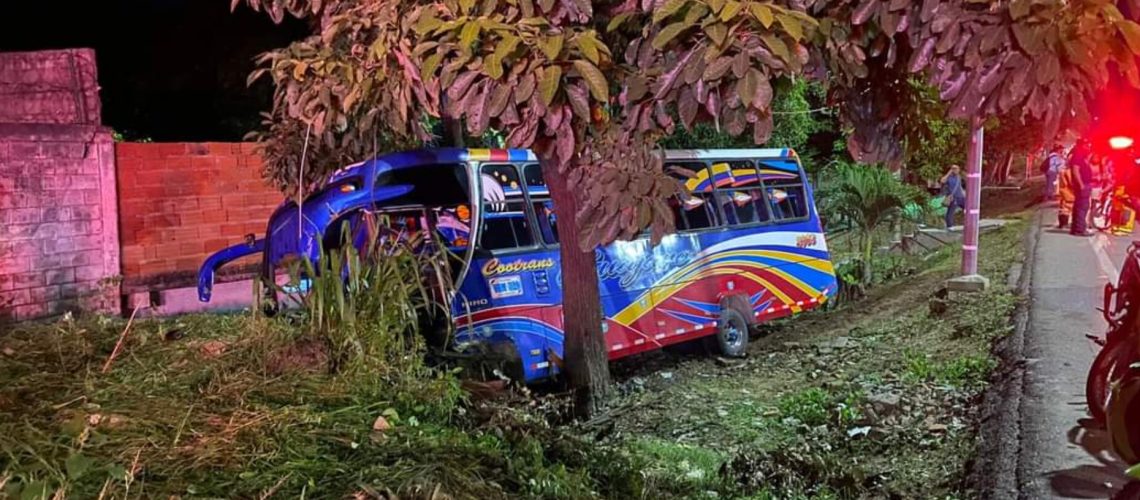 Accidente bus Cootransguajaro en Galapa