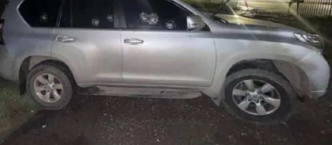 Camioneta donde iba Toñito y fue atacada a tiros en la vía Sabanalarga-Manatí