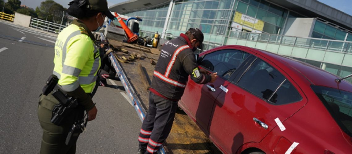 Inmovilización vehículo particular transporte público