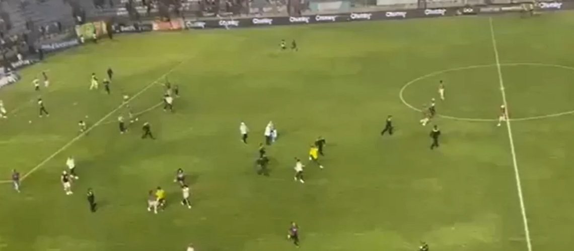 Invasión hinchas del Unión