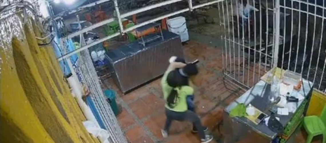 Joven se enfrenta atracadores Cevillar Barranquilla