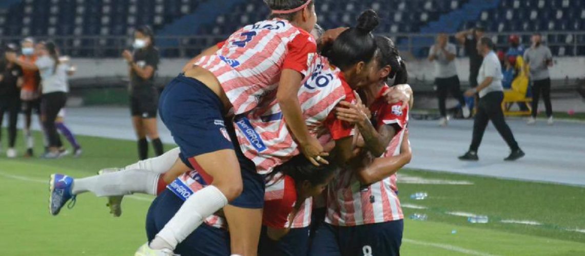 Junior Femenino celebra