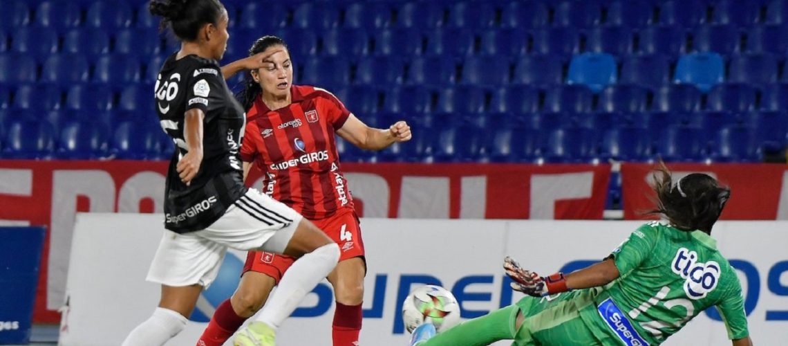 Junior femenino ante américa en cali