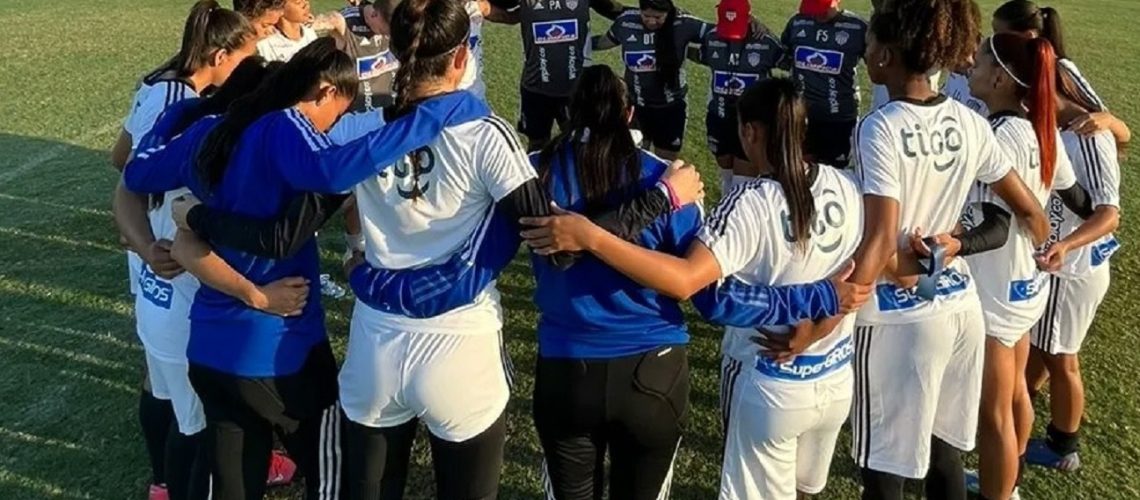 Junior femenino reunido