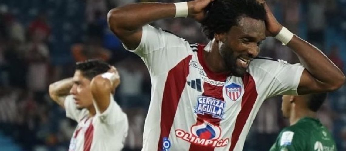 Junior se lamenta Mediano