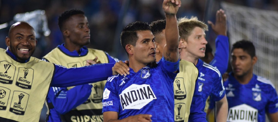 BOGOTA - COLOMBIA, 07-09-2022: Millonarios F. C. y Deportivo Independiente Medellin durante partido de vuelta de las semifinales por la Copa BetPlay DIMAYOR 2022 jugado en el estadio Nemesio Camacho El Campin de la ciudad de Bogota. / Millonarios F. C. and Deportivo Independiente Medellin during a match of the second leg of the semifinals for the BetPlay DIMAYOR 2022 Cup played at the Nemesio Camacho El Campin Stadium in Bogota city. / Photos: VizzorImage / Luis Ramirez / Staff.