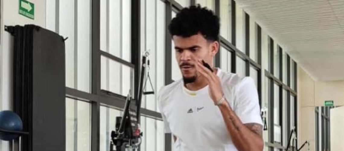 Luis Díaz entrenando en la sede de la fcf en Quilla