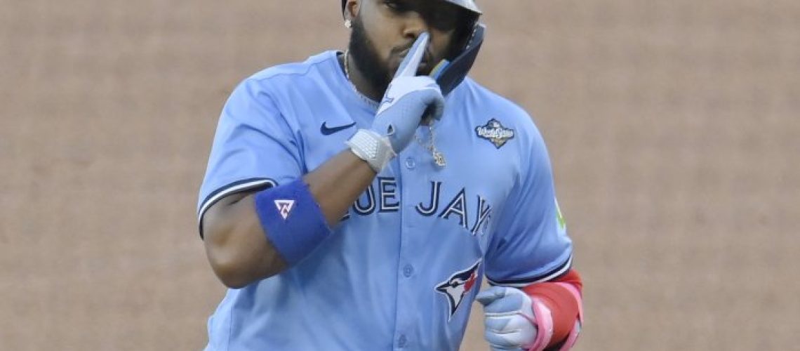 MLB-World-Series-Blue-Jays-defeat-Dodgers-take-3-2-lead_1_1