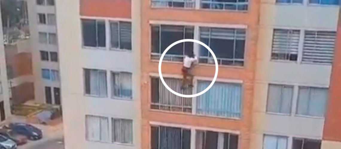 MUJER CAYÓ - TERREMOTO