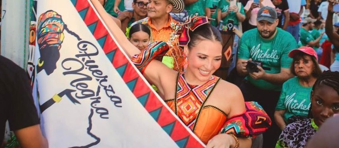 Michelle Char izsa bandera fuerza negra