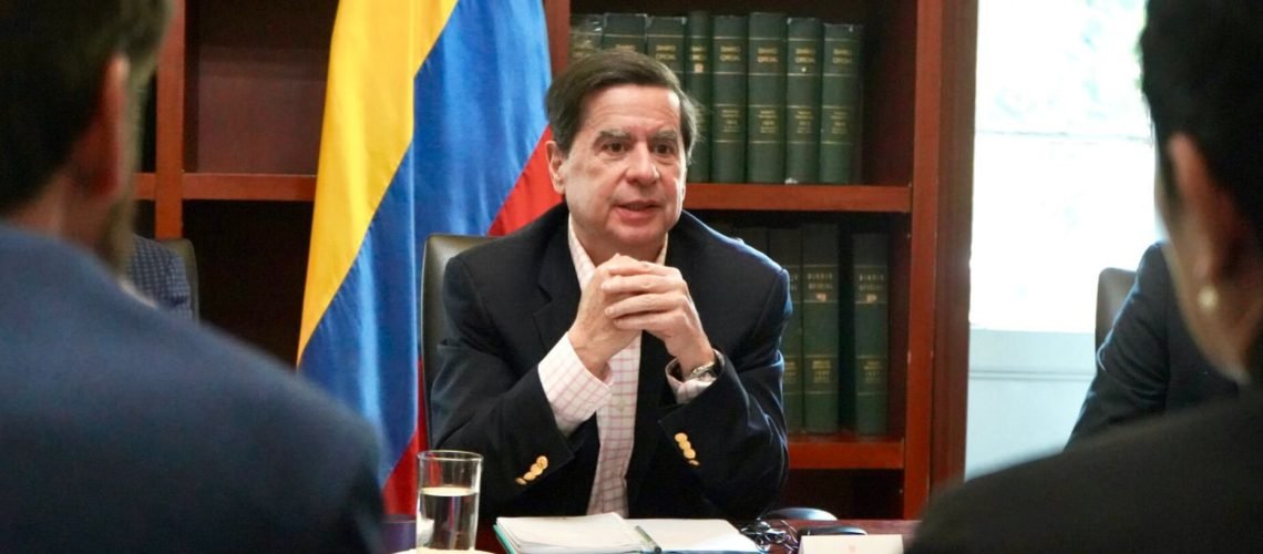 Ministro Juan Fernando Cristo 2