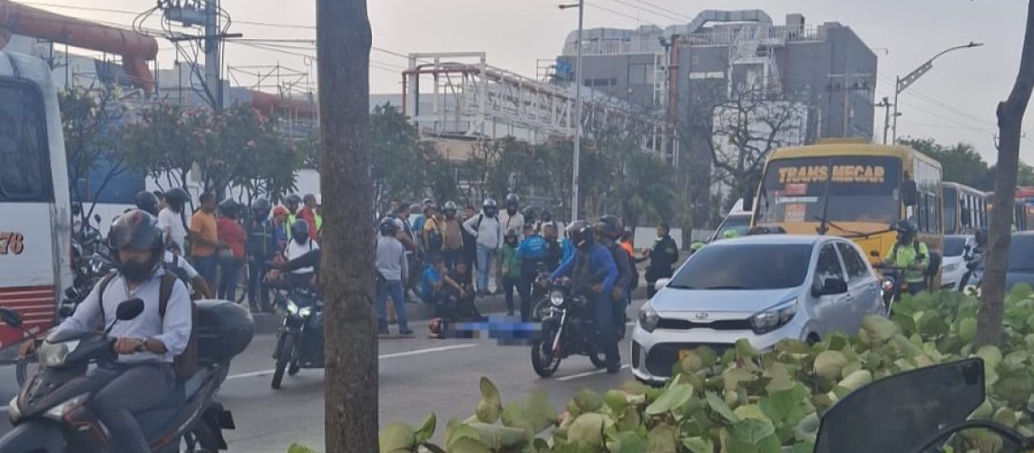 Motociclista muerto tras chocar con bus Barranquil