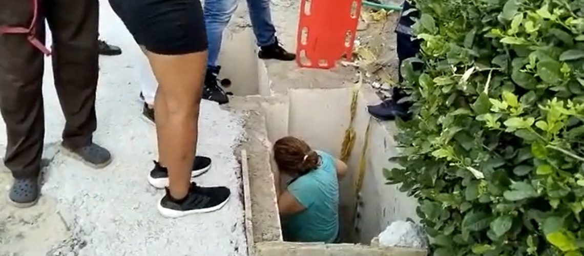 Mujer cayó hueco Barranquilla