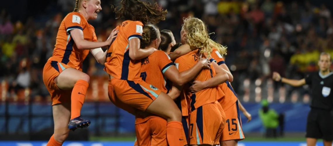 Neerlanda vence a francia