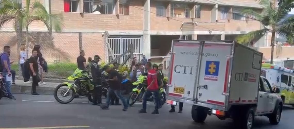 Niña muerte al caer de edificio en Medellín