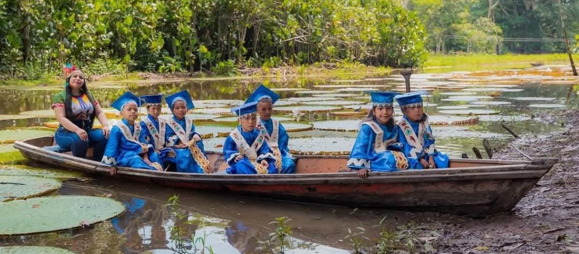 Niños graduados Amazonas